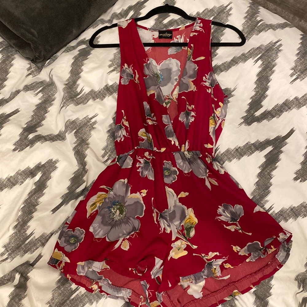 Lulu red floral romper size small gorgeous print soft silky fabric